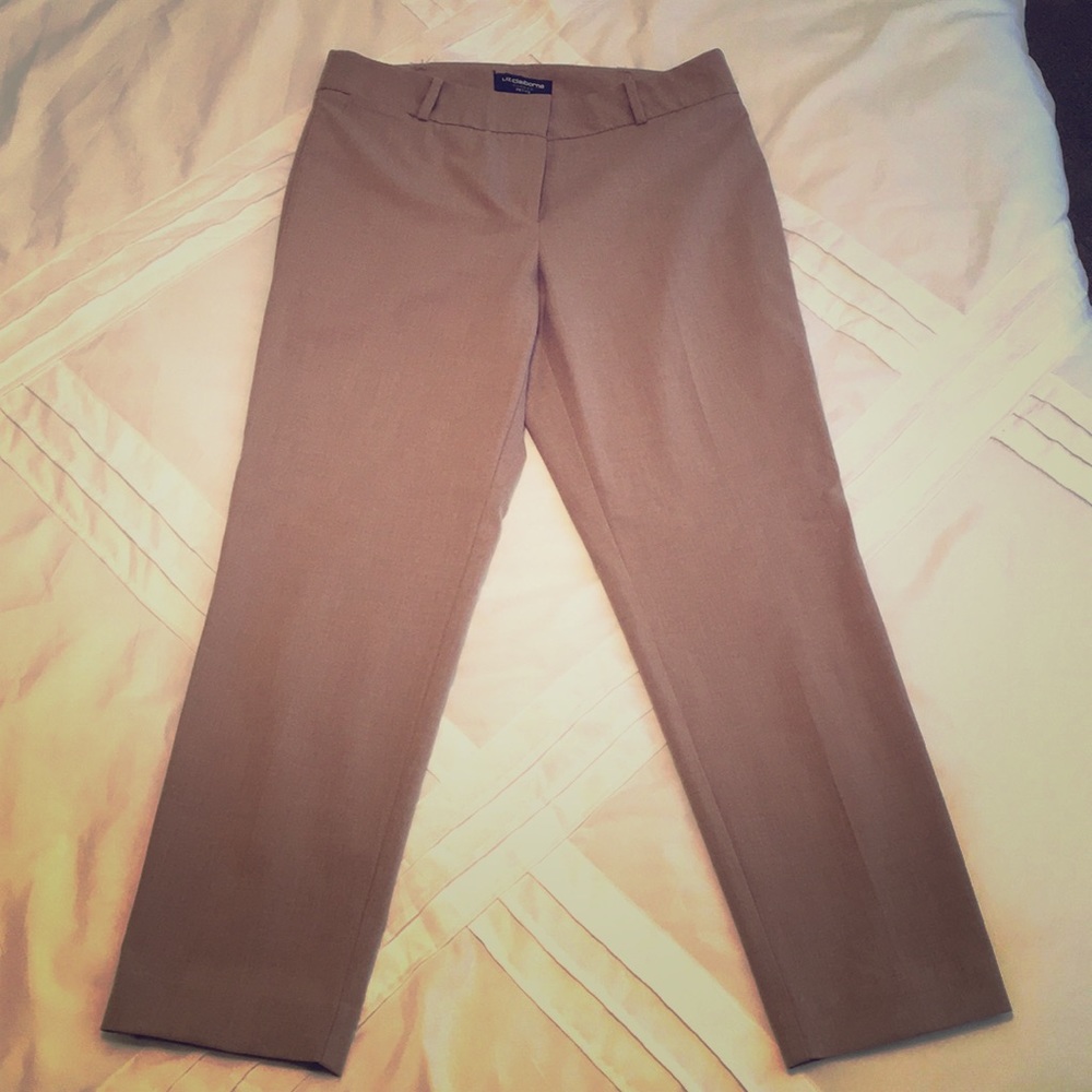 New Liz Claiborne tan dress pant. Size 4P.